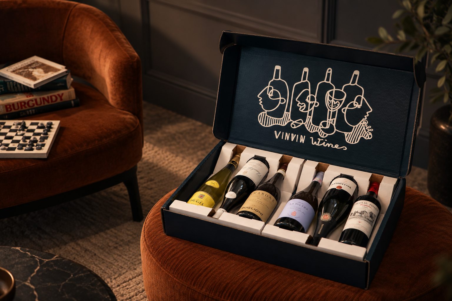 Sfeerfoto van een open VINVIN geschenkbox in een elegante lounge